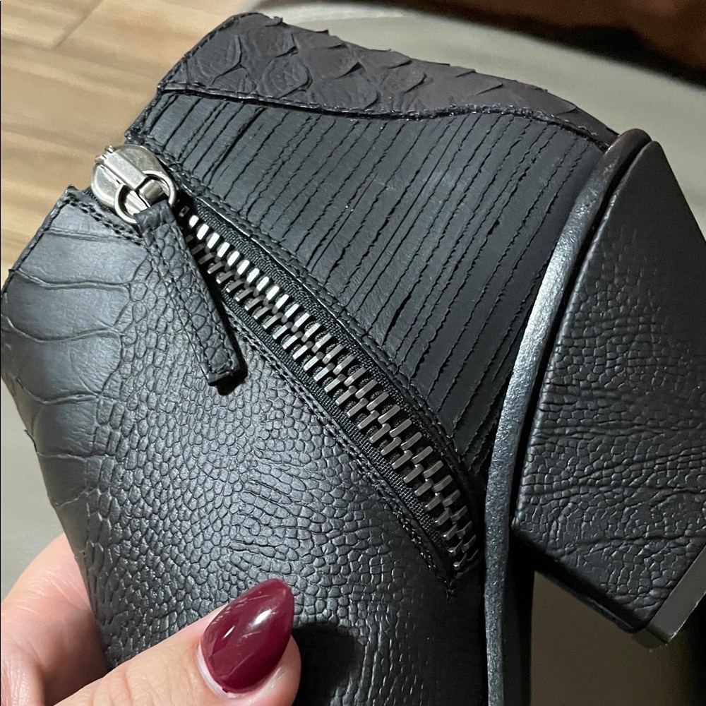 GIUSEPPE ZANOTTI Vero Cuoio EXOTIC LEATHER  Black  Ankle Booties - Picture 4 of 11